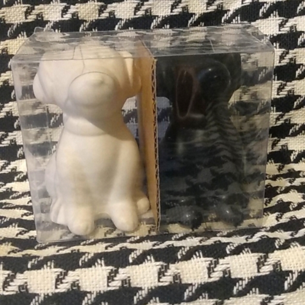 Labrador salt and pepper shakers.nib.